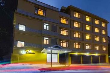 Hotel The Leenor Regency