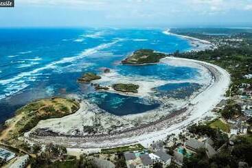 Pensão Room In Guest Room   Beautiful Ascot Residence Right On White Sandy Beach