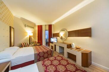 Beach Club Doganay Hotel   All Inclusive