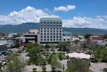 Отель Everest Ciudad Victoria