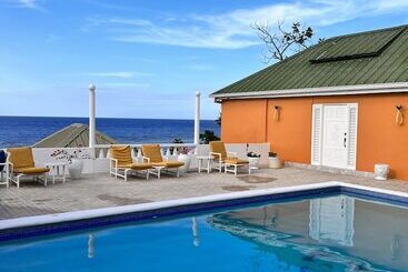 هتل The Villa At Pineapple Cove Resort