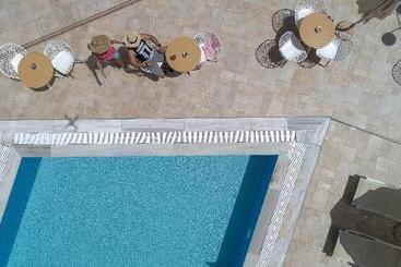 בית מלון כפרי Angela Suites Boutique