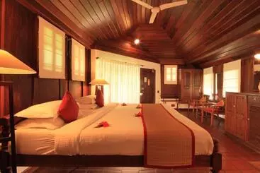 Hotel Coconut Lagoon Kumarakom A Cgh Earth Experience
