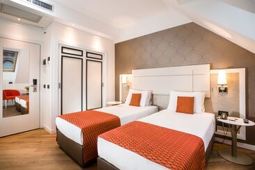 בית מלון כפרי Ikonik Parlament