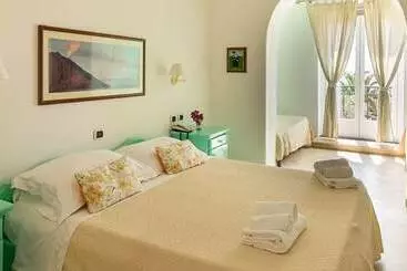 هتل Ossidiana Stromboli Center