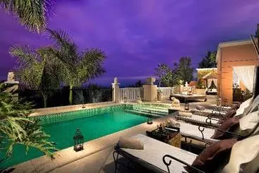 Royal Garden Villas, Luxury