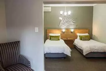 בית מלון כפרי Palm Lodge Guest House