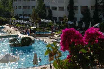 Bitzaro Grande Hotel & Suites