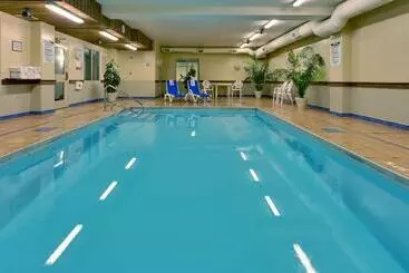 Отель Country Inn & Suites By Radisson, London South, On