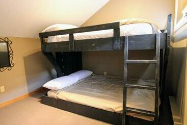 هتل High Country Properties