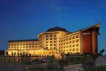 هتل Radisson Blu Dhaka Water Garden