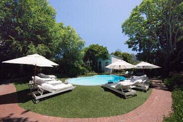 בית מלון כפרי The Andros Boutique