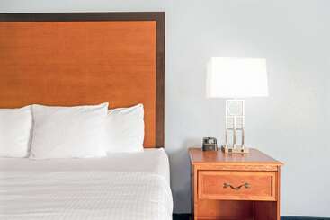 فندق La Quinta By Wyndham Shawnee