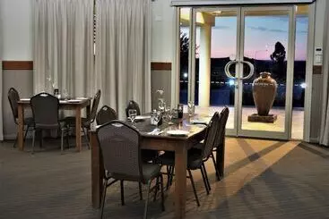 Отель Pittsworth Motor Inn