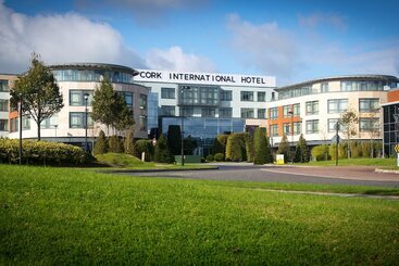 בית מלון כפרי Cork International