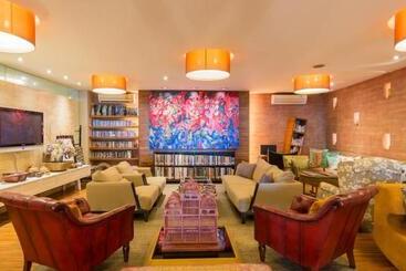 فندق Baboona Beachfront Living