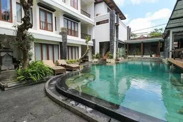فندق Casa Padma Suites Legian