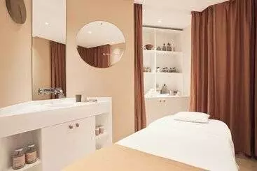 ホテル Grand Hôtel Du Palais Royal