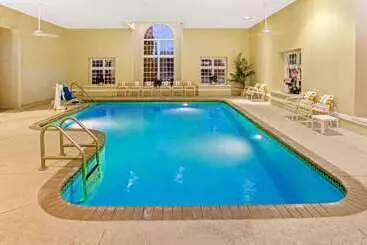 Отель La Quinta By Wyndham Milwaukee Delafield