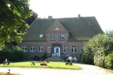 فندق Ferienwohnungen Hof Loestrup