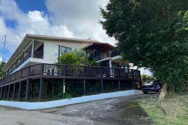 هتل Mountain And Ocean View Lodge