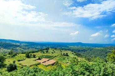 Hotel Ananda Valley Resort