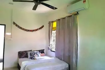 هتل Bobi's Cafe & Lodge Cenang Beach