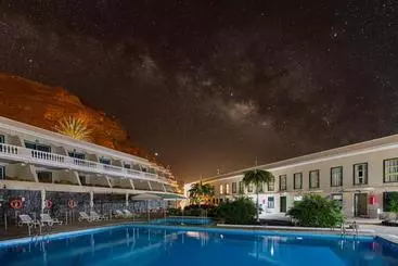 Apartamentos Charco Del Conde