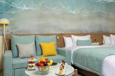 בית מלון כפרי Amwaj Oyoun Resort & Casino