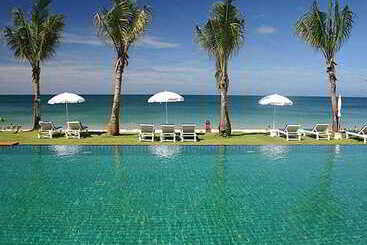 בית מלון כפרי Lanta Casuarina Beach Resort   Sha Plus