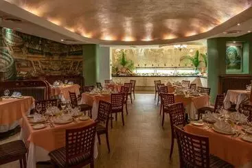 אתר נופש Park Royal Beach Ixtapa All Inclusive