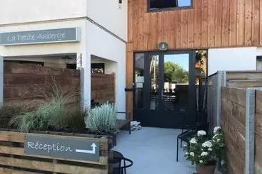 Hotelli Hôtel La Petite Auberge