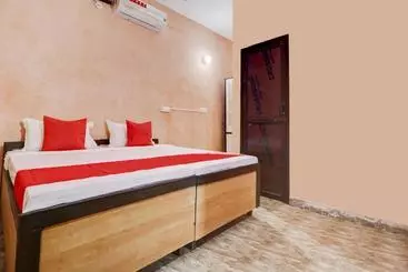 Hotel Oyo 77885 New Ess Ess Enterprises