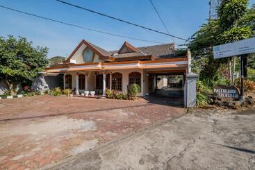 Urbanview Hotel Near Jatim Park 1 By Reddoorz