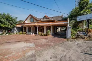 Urbanview Hotel Near Jatim Park 1 By Reddoorz