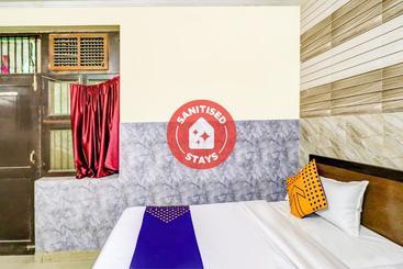 Hotel Spot On 77870 Maa Gayatri Guest House