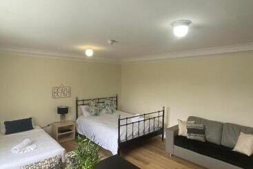 Manly Waves Studios & Apartments