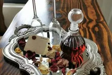 Pensiune !kharuhase, Roots 817