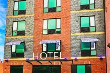 Casa Blanca Hotel Brooklyn
