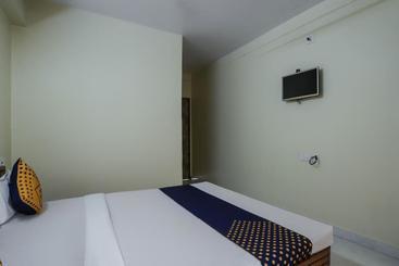 Hotel Spot On 77469  Airway Drive Inn