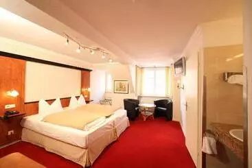Gästehaus Plönlein   Hotel Goldener Hirsch Rothenburg