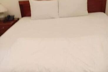 هتل Nhà Nghỉ Linh Quân