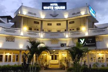 Отель White House