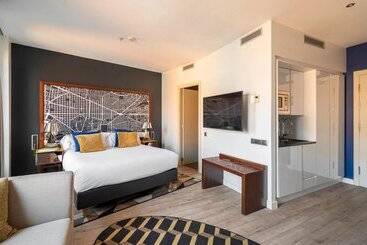 هتل Naitly Barcelona Poblenou