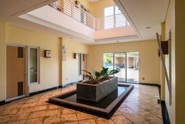 Hotel Cluster Harris Home Stay & Kos By Oyo Rooms