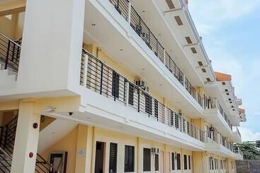 Hotel Maple Residences