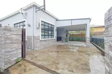Hotel Oyo 90203 Emma Sukma Homestay