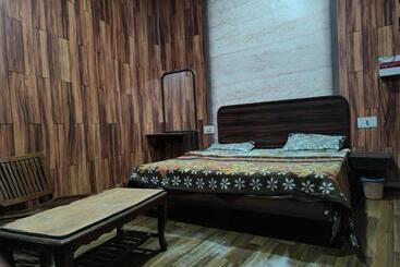 فندق Jogi Guest House For Families,friends Guest Facilities Fully Furnished Ac Rooms, Wifi, Lcdtvcable, A