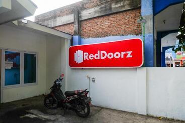 Hotell Reddoorz Syariah At Griya Merbotan Demak