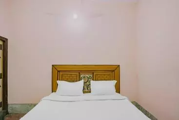 Hotel Spot On 78690  Meet